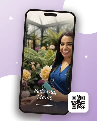 Celular mostrando el QR personalizado para mamá Mi Guerrera, con foto de ella en un jardín de flores