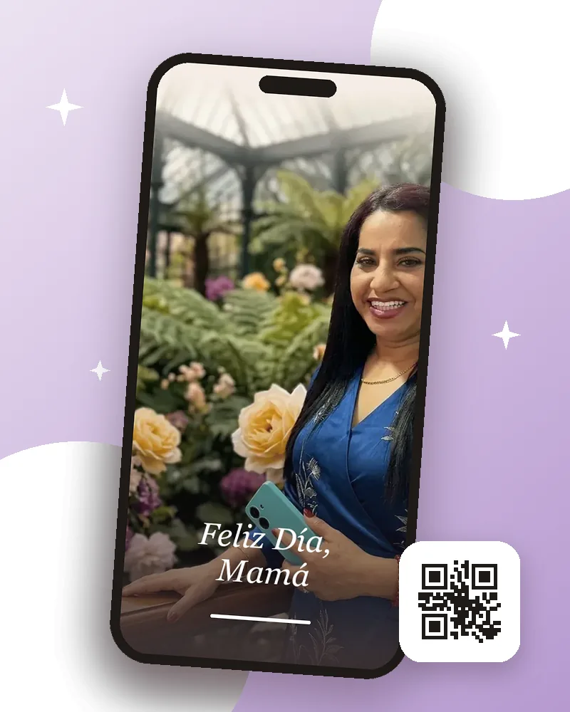 Celular mostrando el QR personalizado para mamá Mi Guerrera, con foto de ella en un jardín de flores